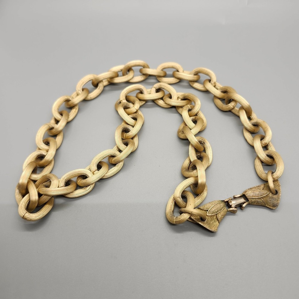 Vintage Style Gold Tone Chunky Oval Link Chain Necklace Statement - Picture 2 of 3